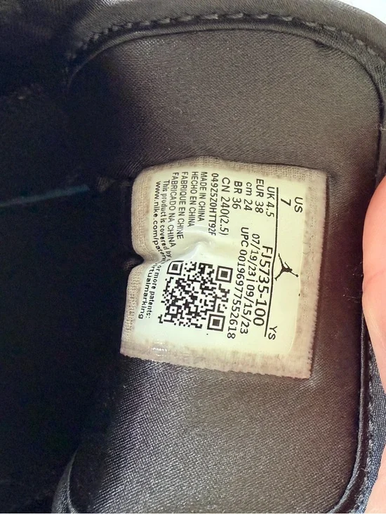 Jordan Women’s 1 Low-Top Sneakers Chinese Year of the Dragon (2024) - Picture 4 of 4